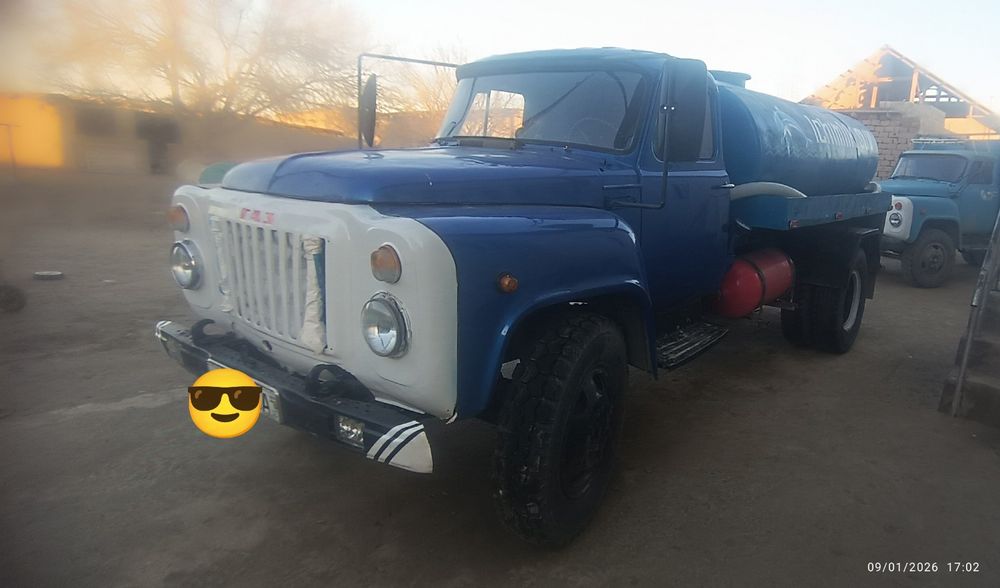 Gaz 53 Vodovoz sotiladi xolati udar 2 ta 100 metan gaz baloni bor
