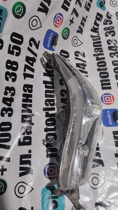 Фара левая Toyota Hilux