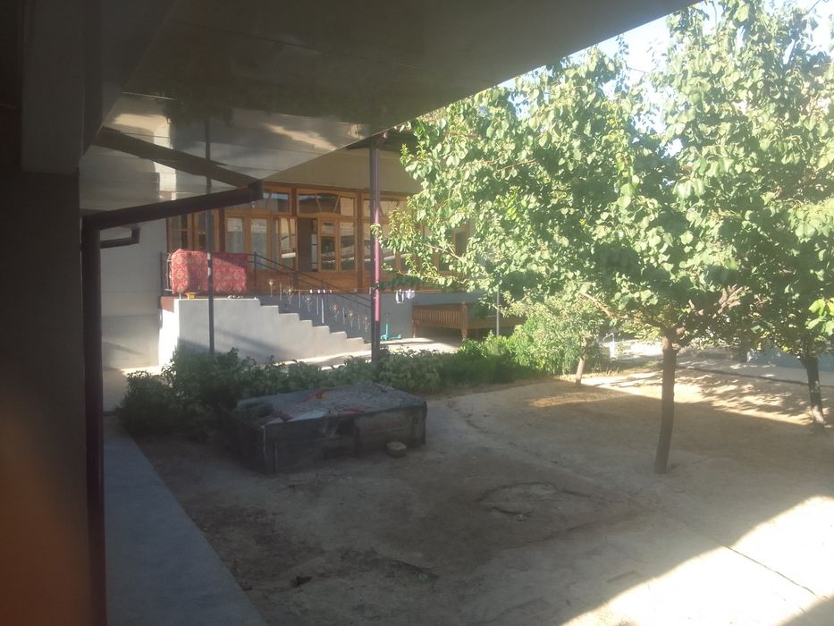 Nazarbek Harakatda joylashgan hovli sotiladi sro'chni