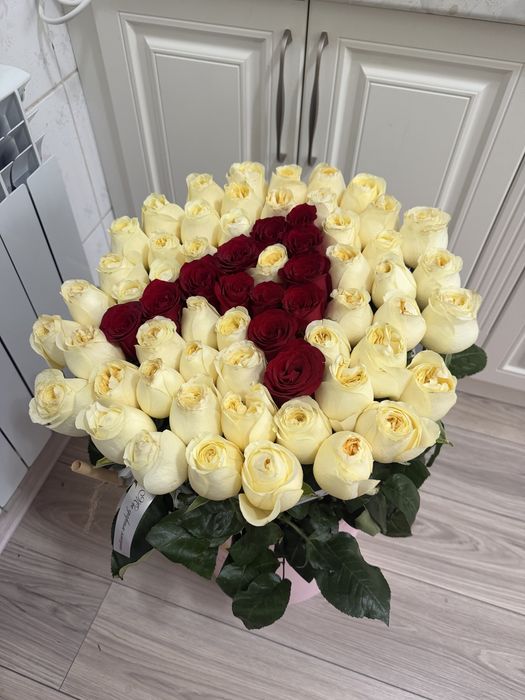 Цветы 101 штук белые розы