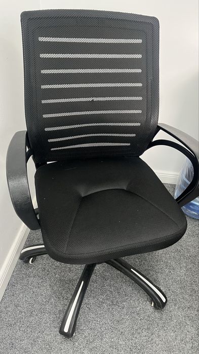 Офисная мебель столы шкаф кресла