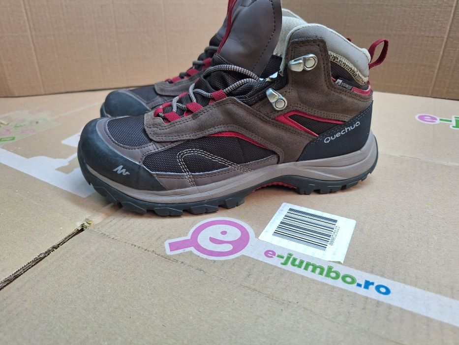 Quechua Waterproof în  foarte bune condiții , măr 39, 26 cm