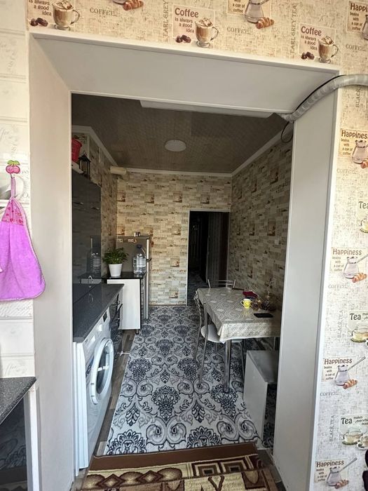 Срочно продаётся 2 комнатная квартира сделано3, рядом все удобства ест