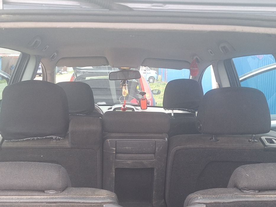 Vand opel Zanfira Pret 2000€ NEGOCIABIL