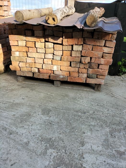 Vând _cărămidă _