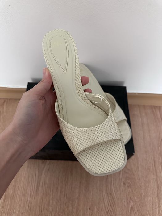 Стильные босоножки zara