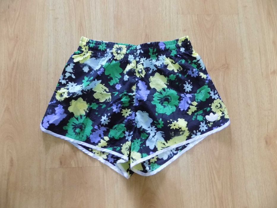 Къси панталони adidas шорти гащета екип оригинал крос спорт дамски S/M