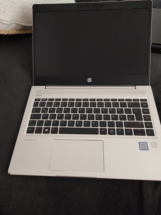 Vând laptop HP cu procesor i3 defect