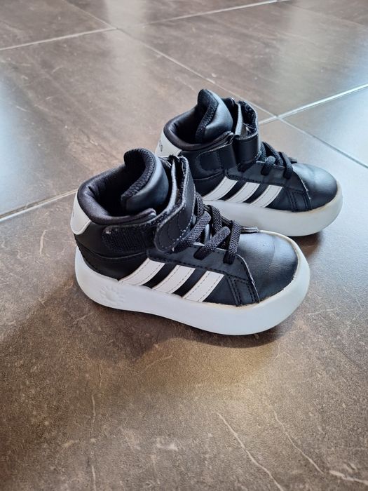 Adidas Grand court Mid 23