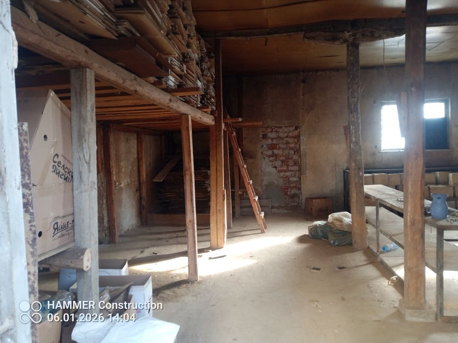 Продава се промишлено помещение / склад