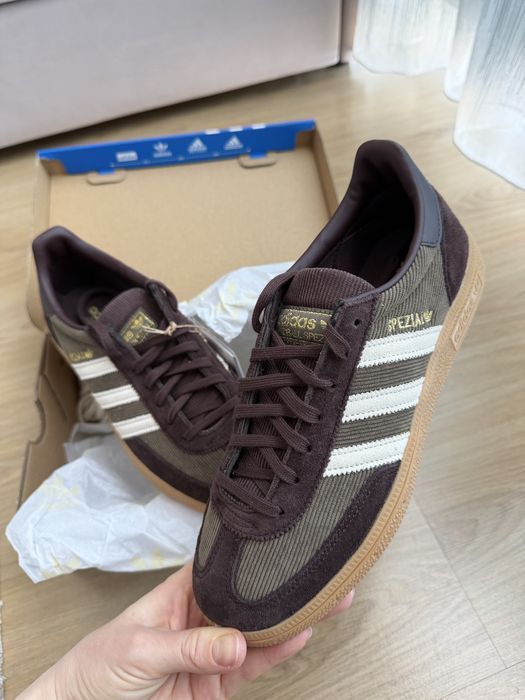 Продам новые оригинальные adidas spezial