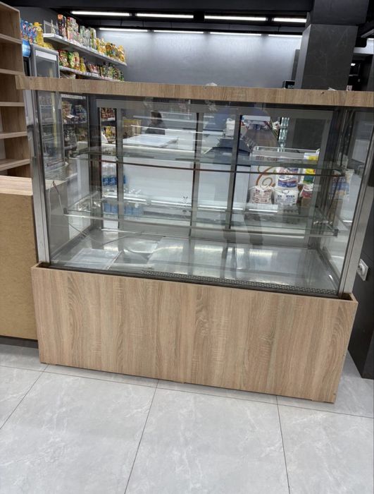 Холодильная витрина