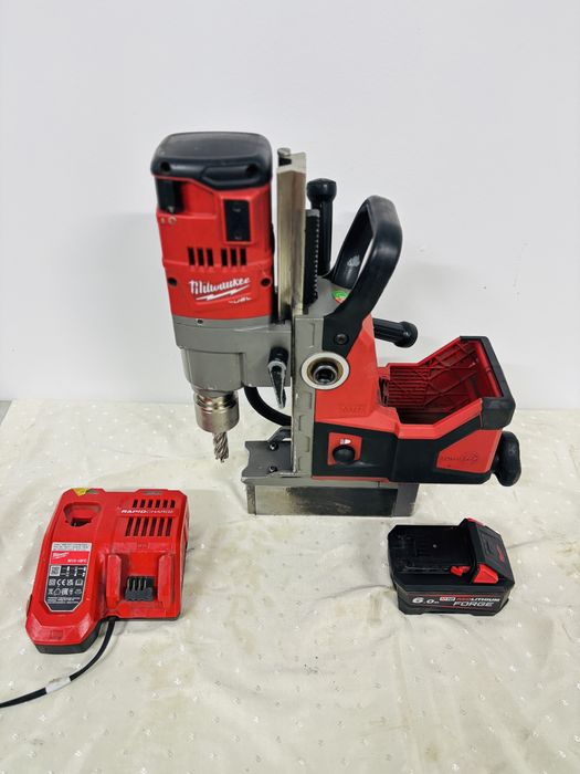 Masina de gaurit cu talpa magnetica Milwaukee M18 FMDP