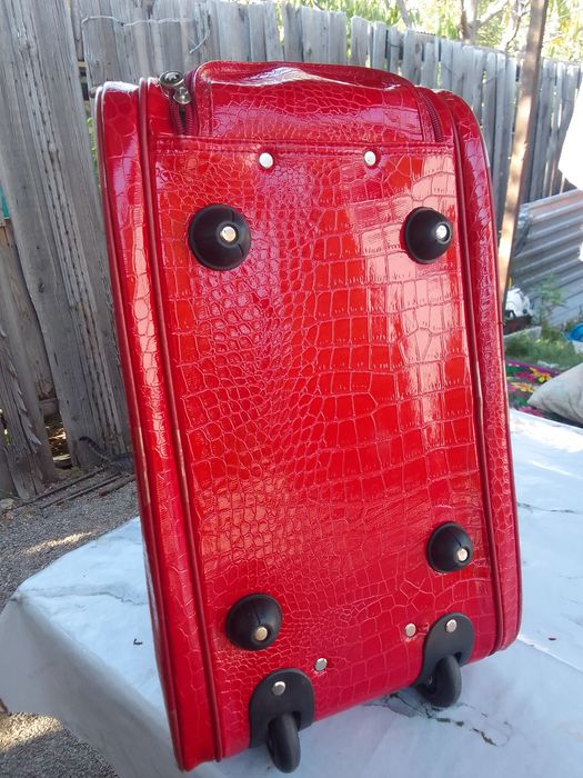 Сумка на колесиках