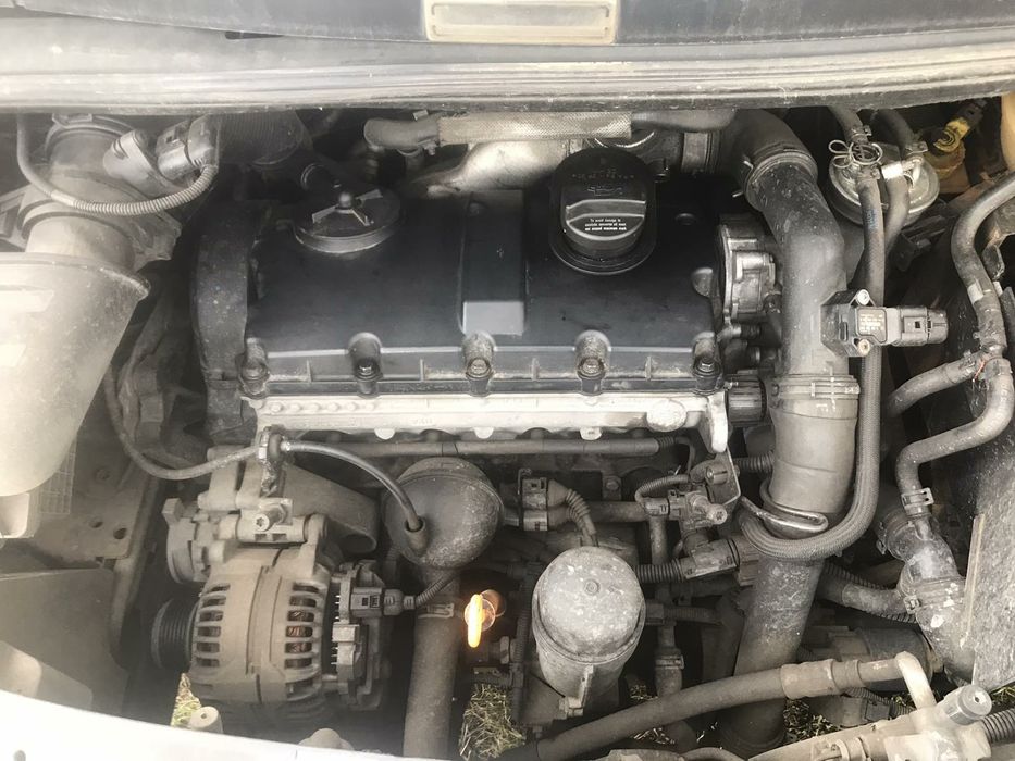 VW Sharan на части