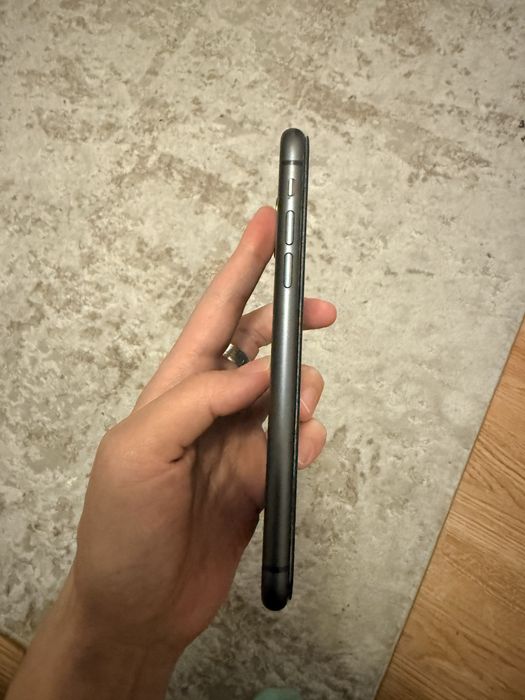 Продам iPhone 11