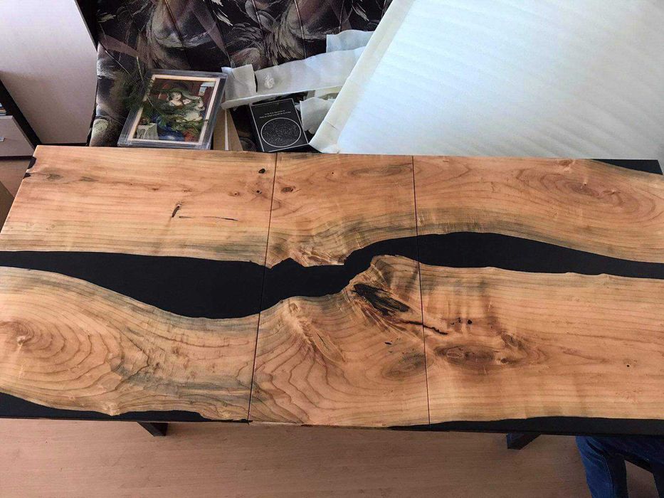 Маси и плотове от масивна дървесина и епоксидна смола