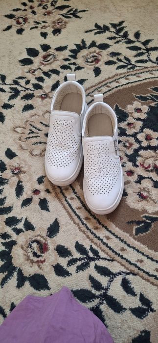 Кеды цвет белый, размером 35