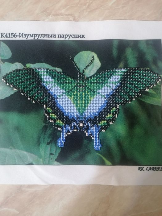 Картина вышита бисером