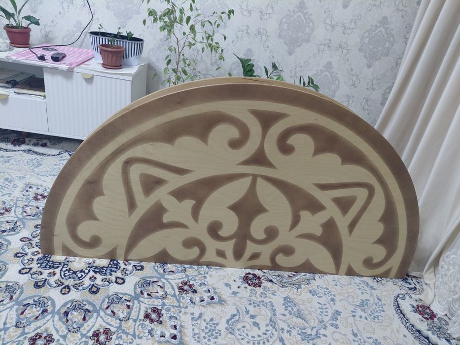 Стол национальный круглый