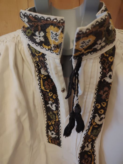 Camasa  bărbătească tradițională și brâu