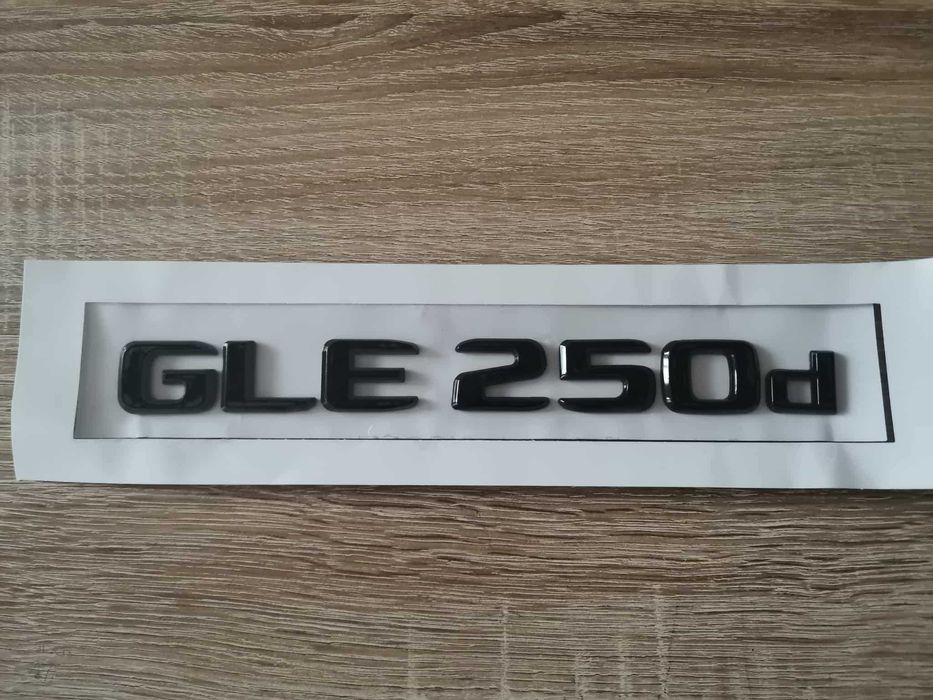 черен надпис Mercedes Benz GLE 250d