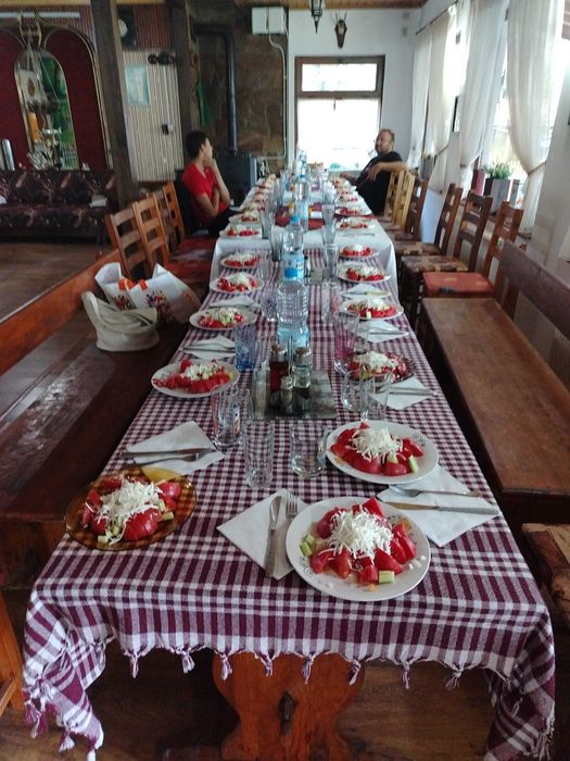 Дава се под наем Хотел в Батак - 320 кв.м за 102 € - Снимка #2