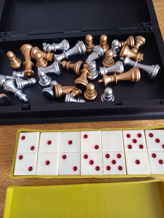 Продам  шахматы, домино