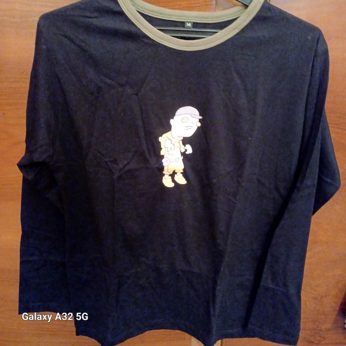 Продавам детски тениски с дълъг ръкав.