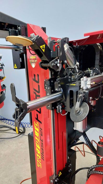 CORGHI - Artiglio Master Force - монтаж/демонтаж безконтактен робот