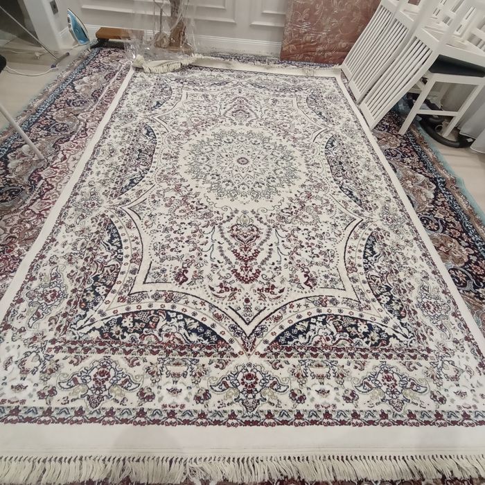 Продам Ковер 2*3 с бахрамой