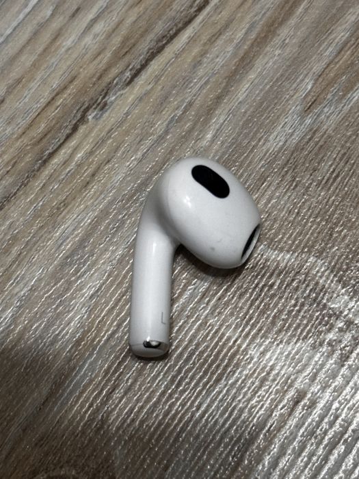 Левый наушник от 3 airpods