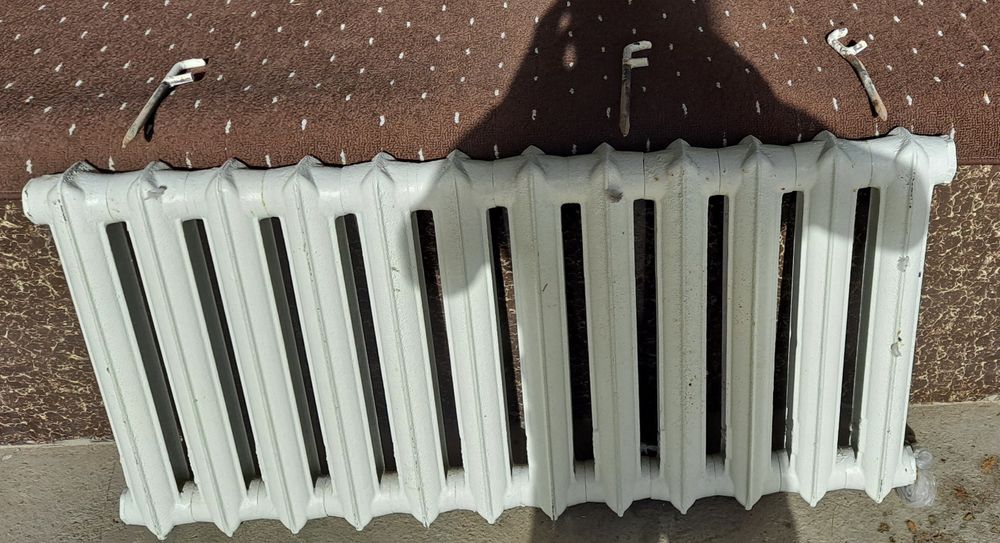 Чугун  батарея хорошее состояние срочно продаю