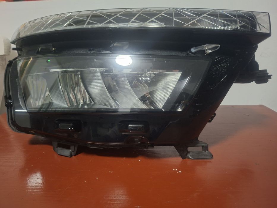 Far Kamiq dreapta led stare impecabila