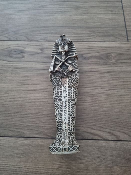 Sarcofag adus din egipt