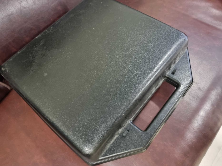 Пишеща машина на кирилица Хеброс 1300