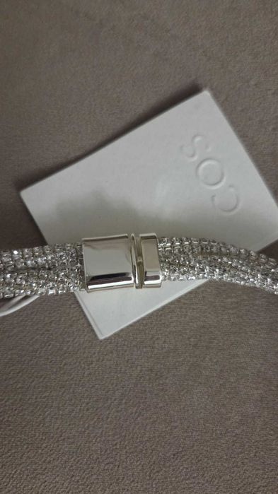 Продам ожерелье, украшенное кристаллами