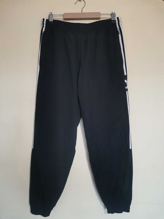 Adidas adicolor Classics Lock-Up Trefoil.