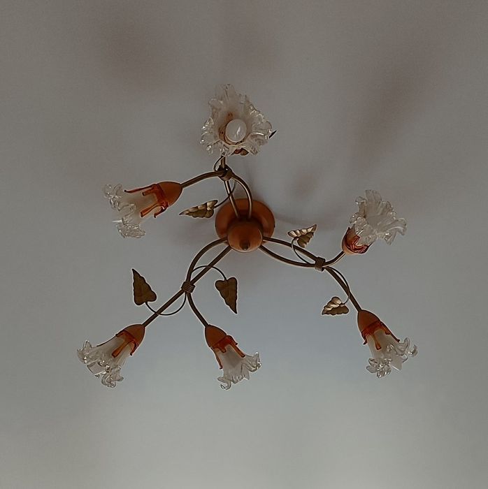 Продам люстру б/у