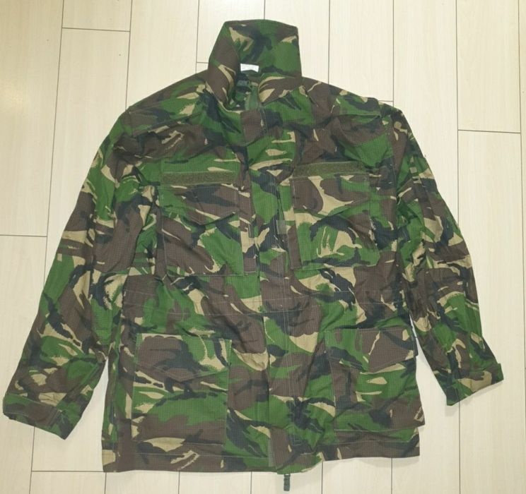 Veston camuflaj ripstop padure armata romana 
Marimea 46 cu 3