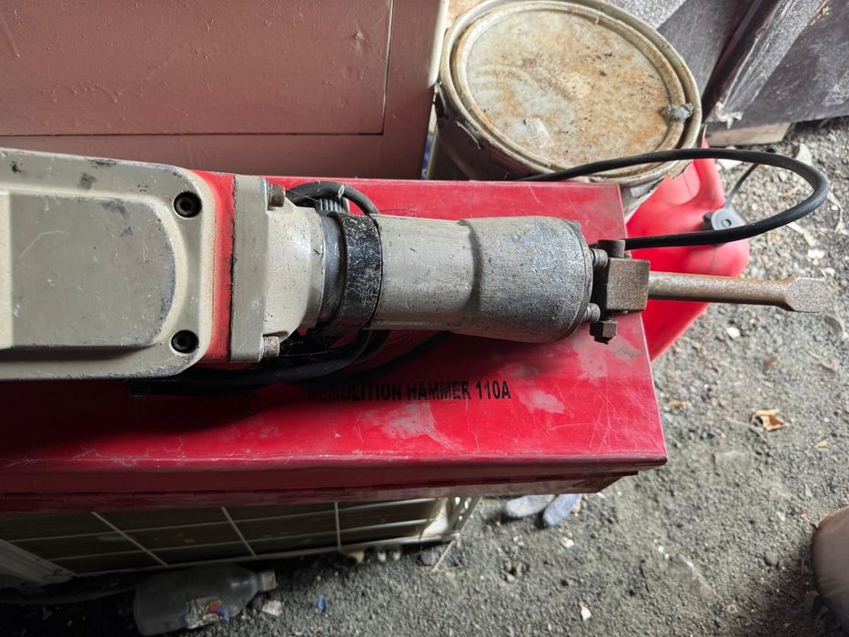 Продам отбойный молоток EDON