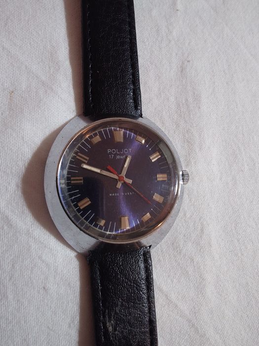 Полет - съветски механичен часовник, а ръчно навиване.