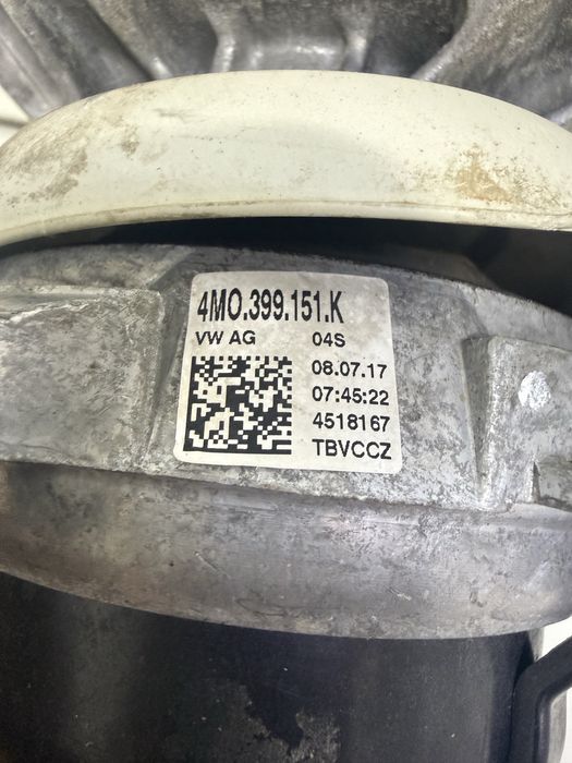 Комплект активни тампони двигател Audi A8 D5 4N ляв активен тампон  4M0399151K  десен активен тампон 4M0399152Q