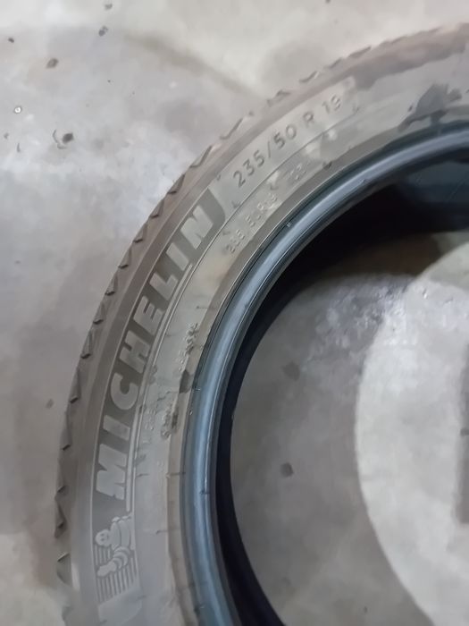 235/50/19 michelin