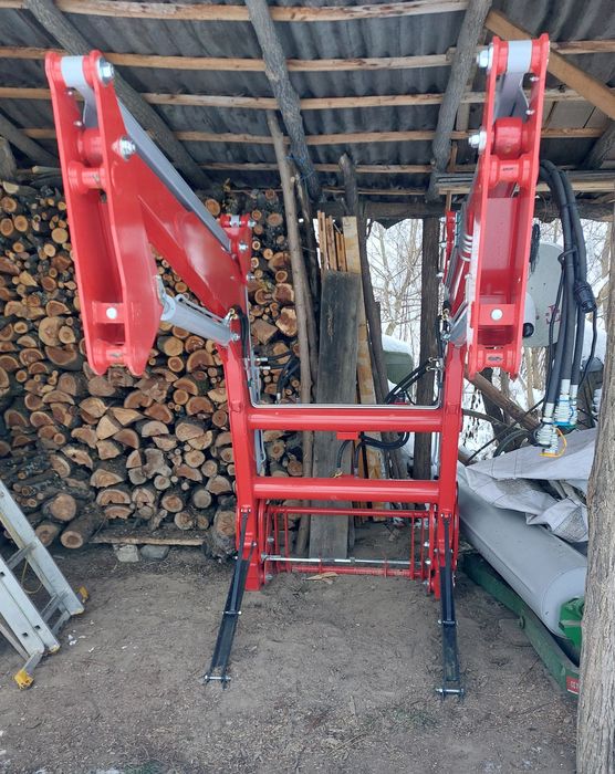 Vând încărcător frontal