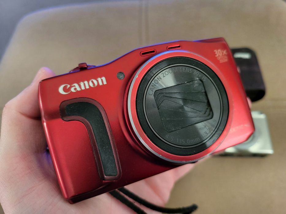 Два Canon-а и един Nikon комплект