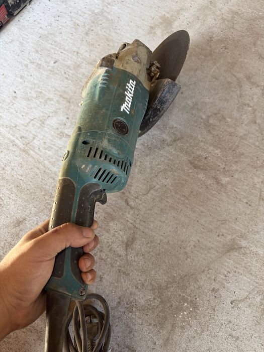 Makita GA9020R 230mm