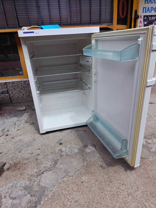 Продавам малки хладилници