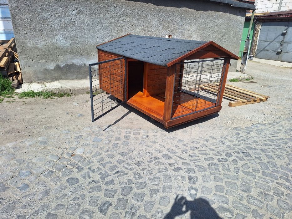 Custi de câini izolate pe comandă. Țarcuri