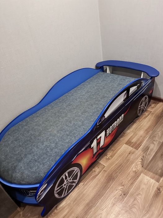 Детская кровать машина + матрас